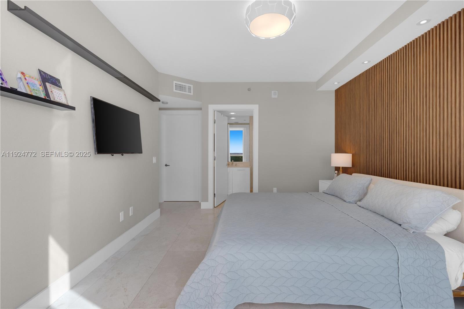 Photo of 2711 Ocean Dr  #2701, Hollywood, Florida, 33019 - 