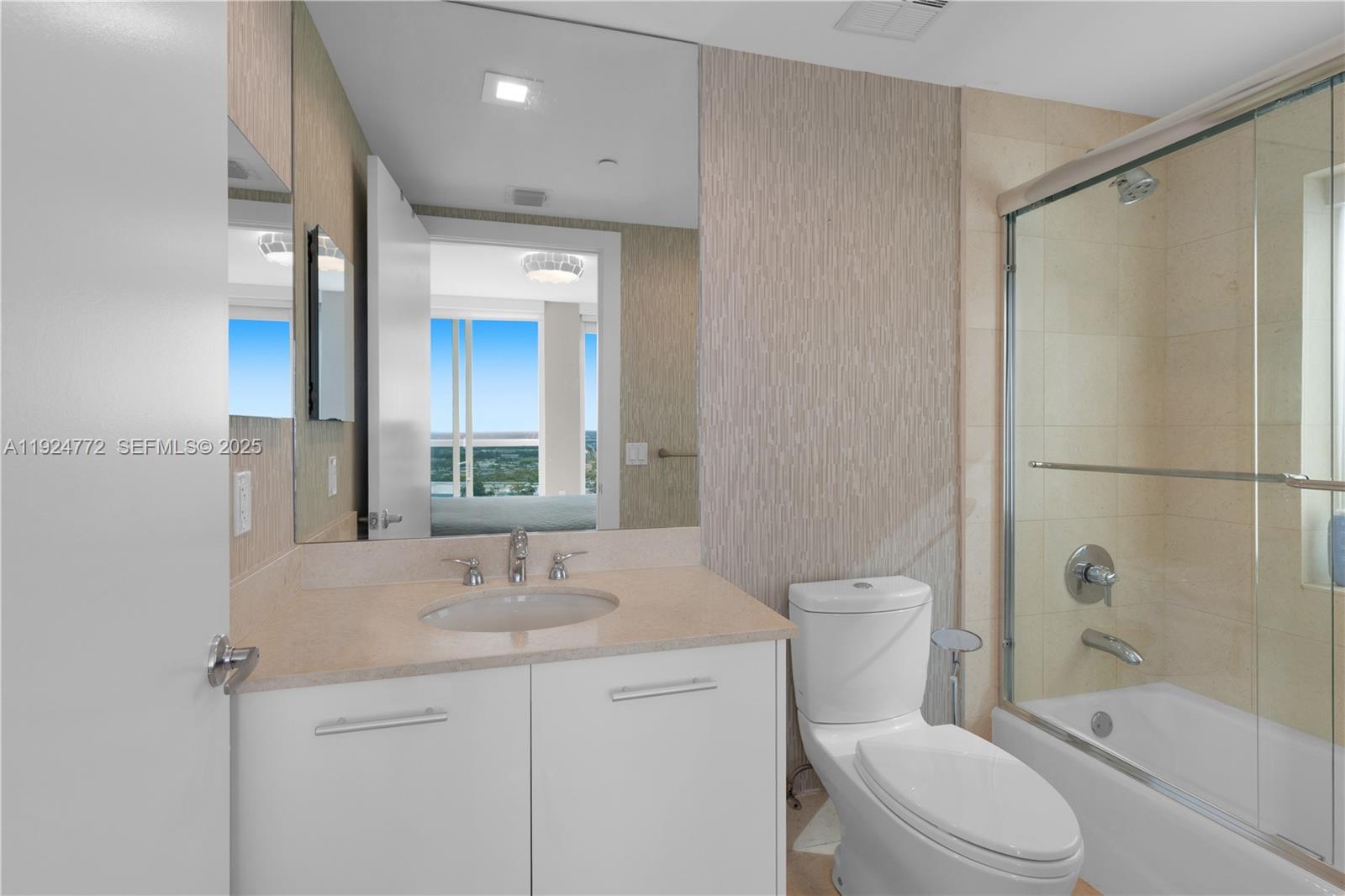 Photo of 2711 Ocean Dr  #2701, Hollywood, Florida, 33019 - 