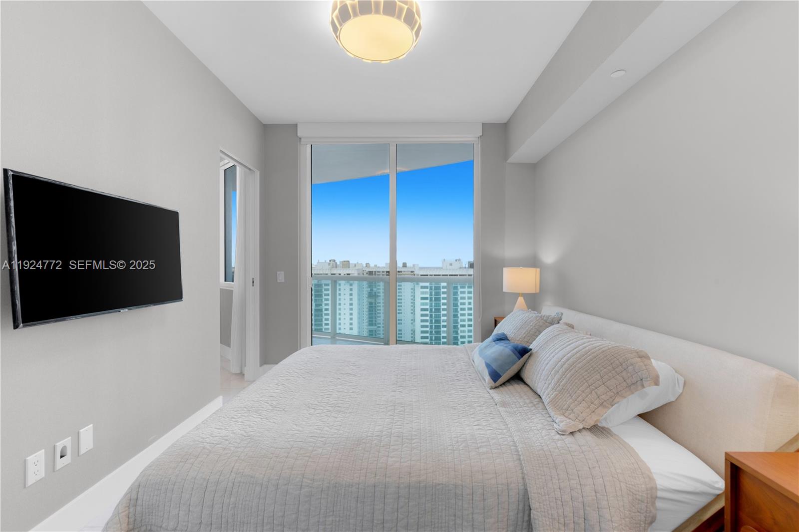 Photo of 2711 Ocean Dr  #2701, Hollywood, Florida, 33019 - 