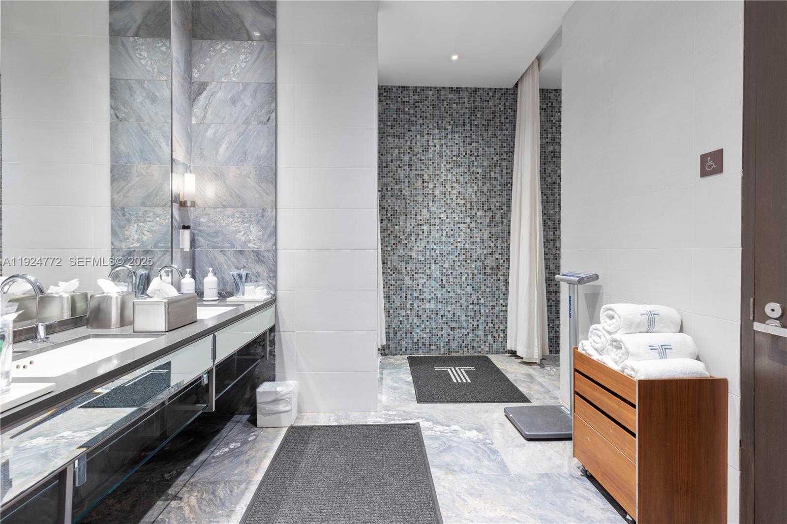 Photo of 2711 Ocean Dr  #2701, Hollywood, Florida, 33019 - 