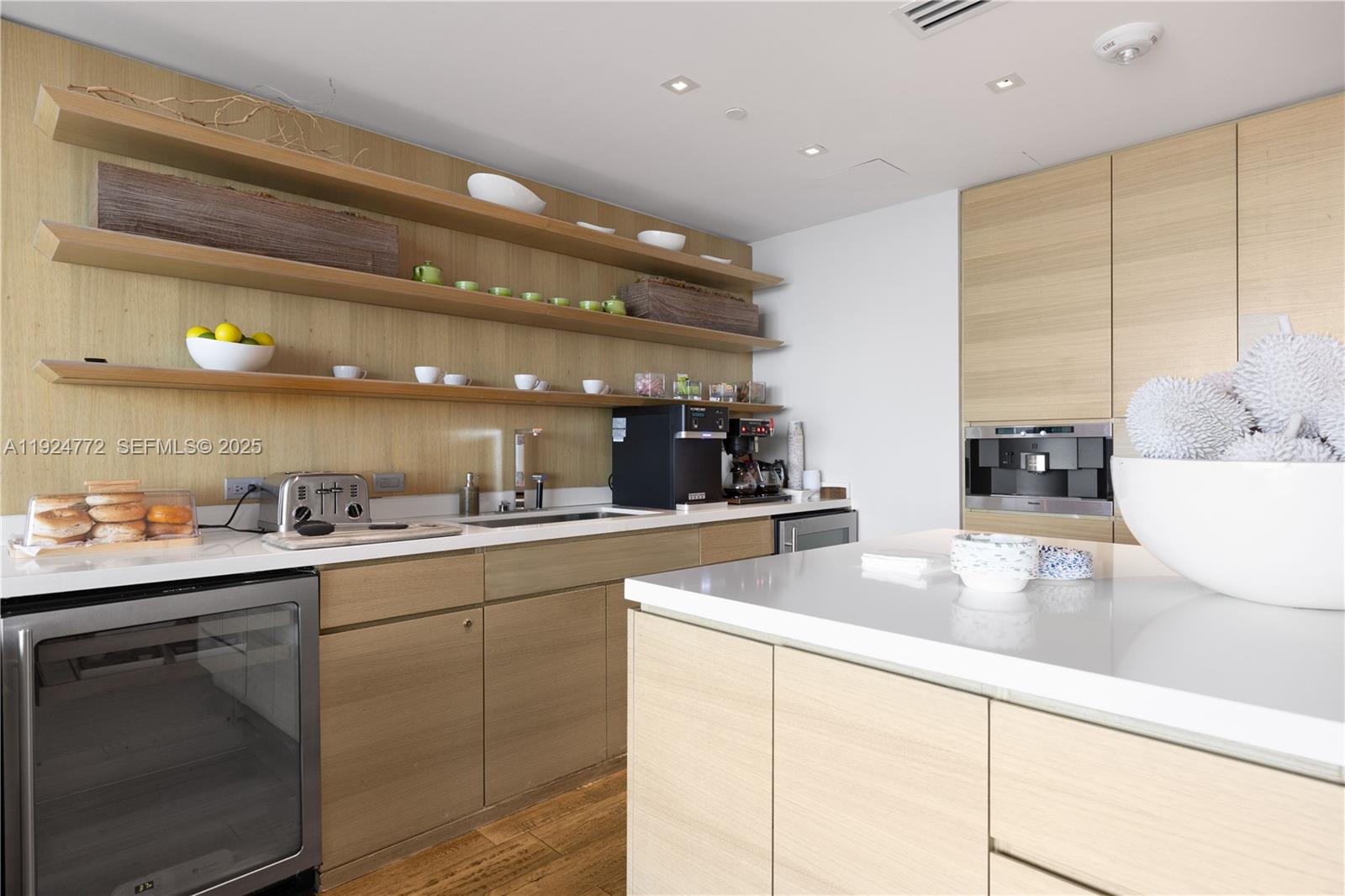 Photo of 2711 Ocean Dr  #2701, Hollywood, Florida, 33019 - 