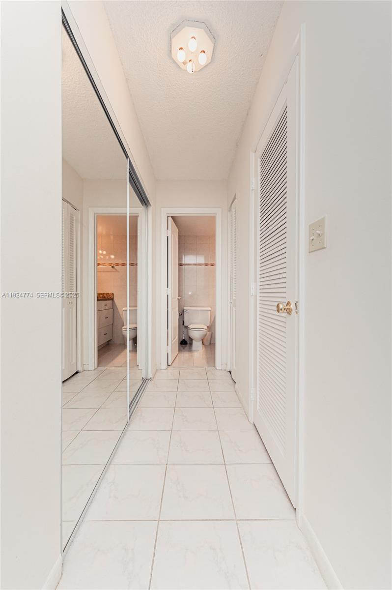 Photo of 3800 Ocean Dr #922, Hollywood, Florida, 33019 - Bedroom's Hallway