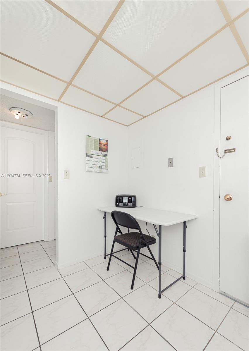 Photo of 3800 Ocean Dr #922, Hollywood, Florida, 33019 - Kitchen