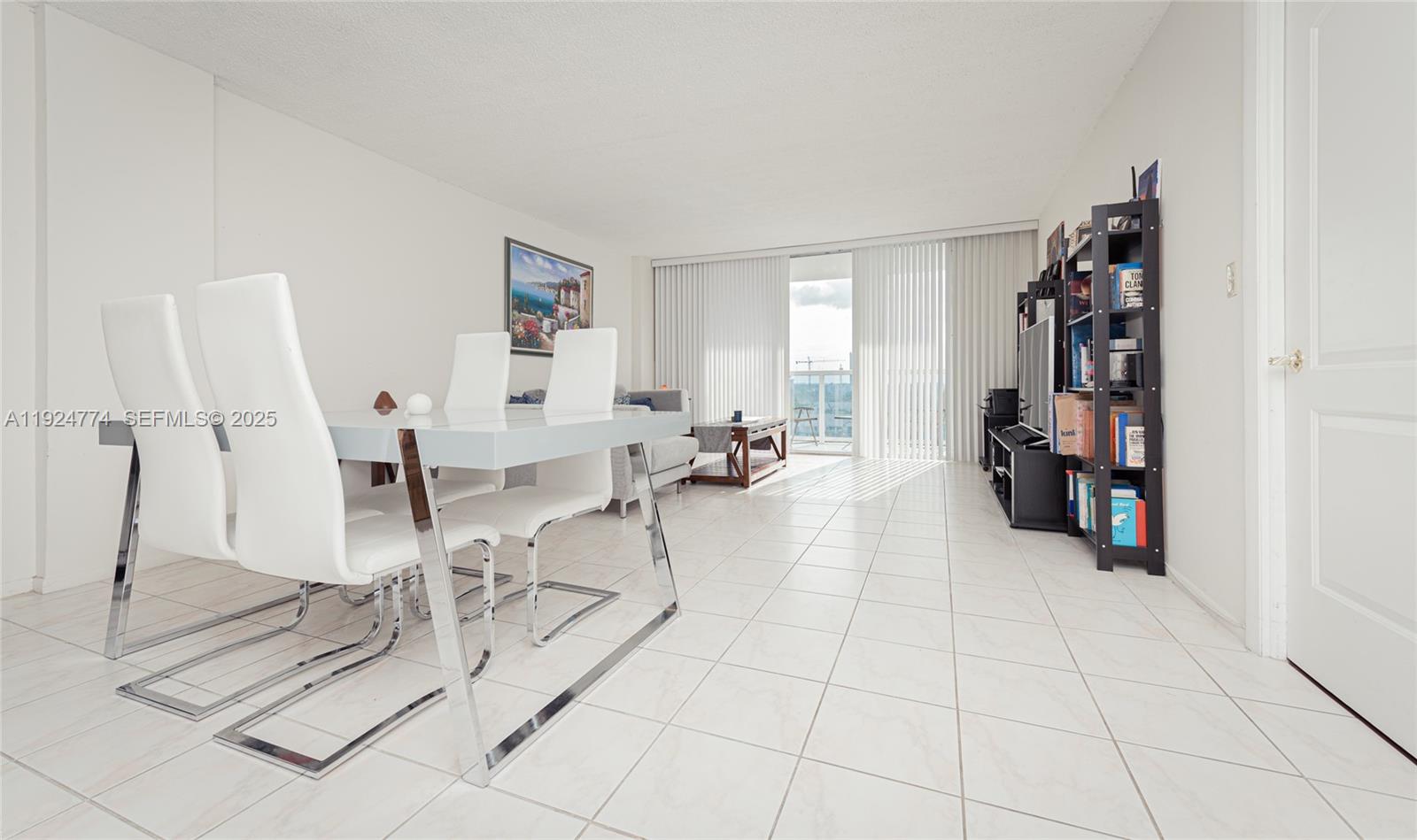 Photo of 3800 Ocean Dr #922, Hollywood, Florida, 33019 - Living/Dining Area Layout