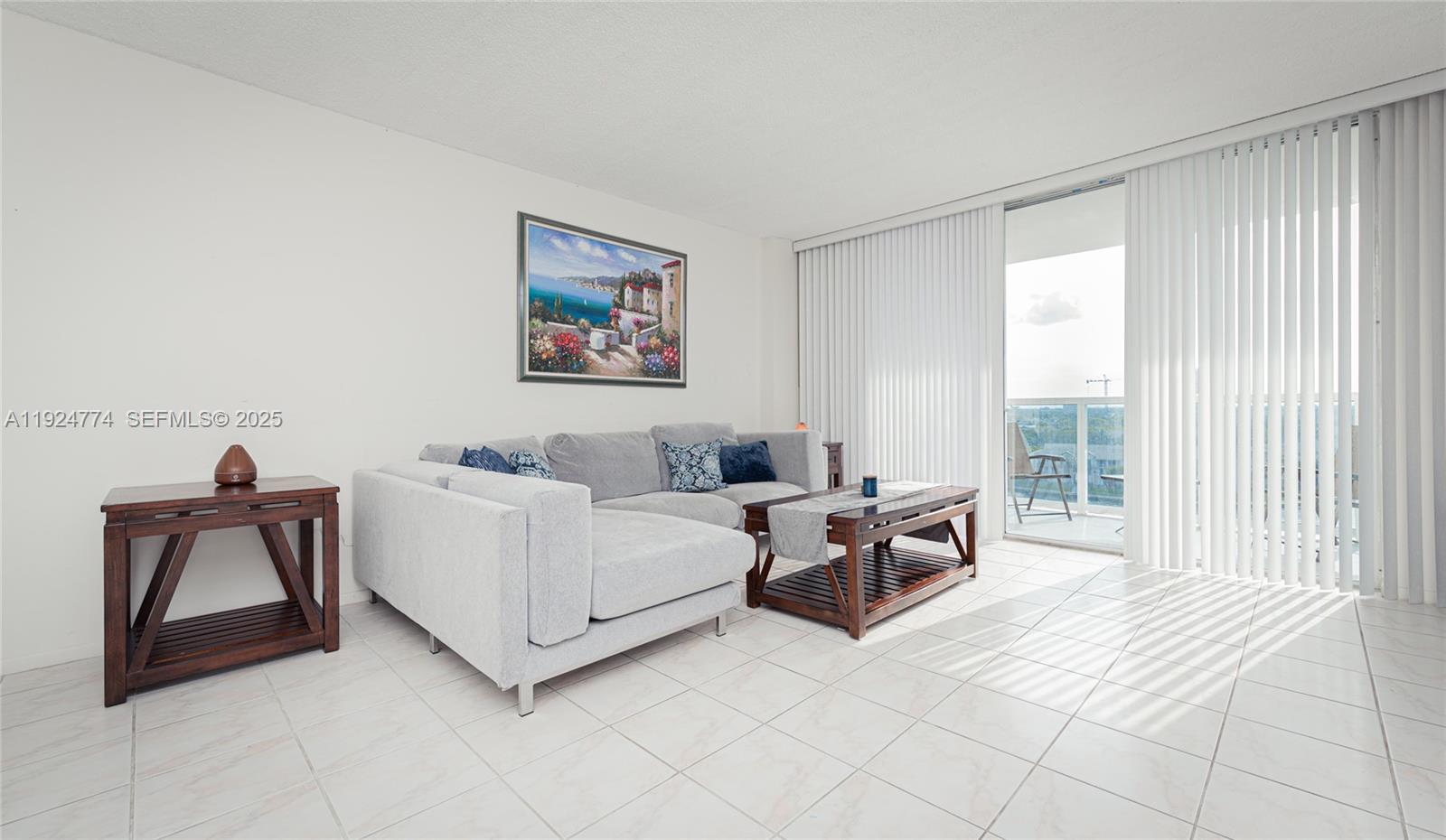 Photo of 3800 Ocean Dr #922, Hollywood, Florida, 33019 - Living Area