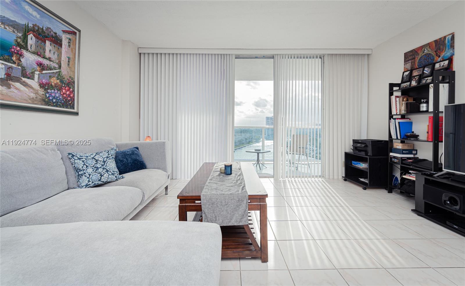 Photo of 3800 Ocean Dr #922, Hollywood, Florida, 33019 - Living Room
