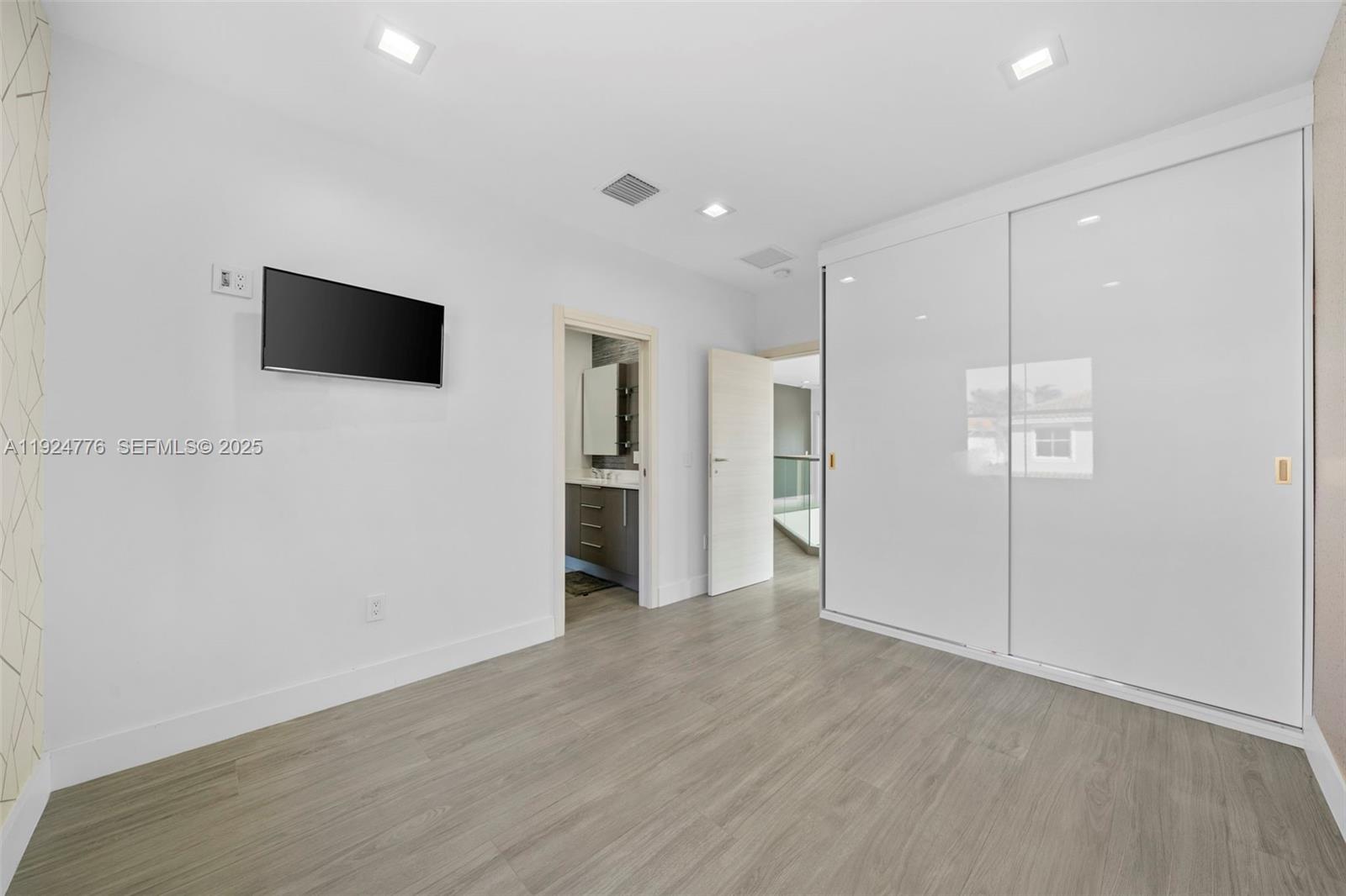 Photo of 1549 Breakwater Ter (1549), Hollywood, Florida, 33019 -