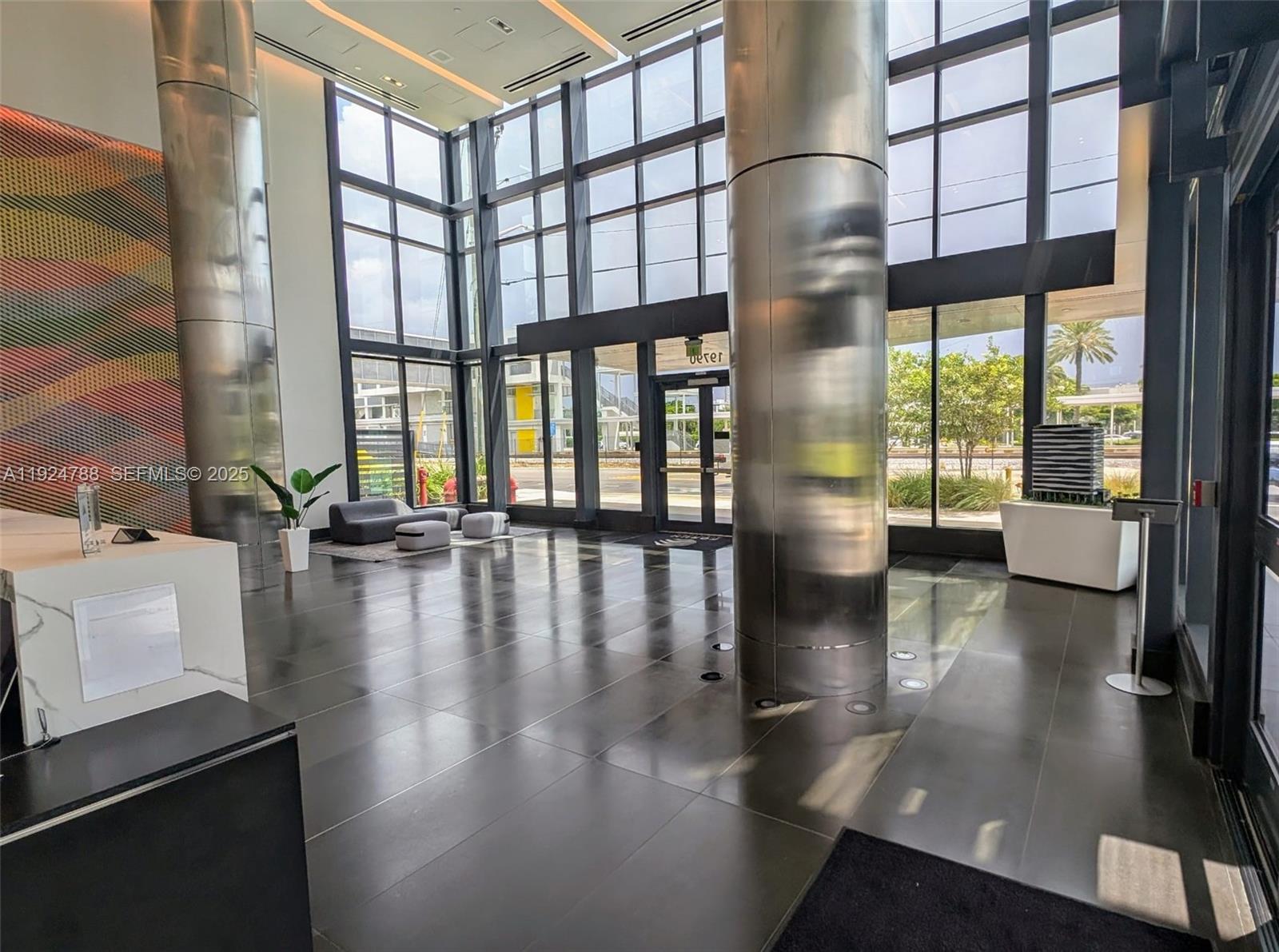 Подробнее 1002 / кв.футов $ 2025-12-03 0 Фото