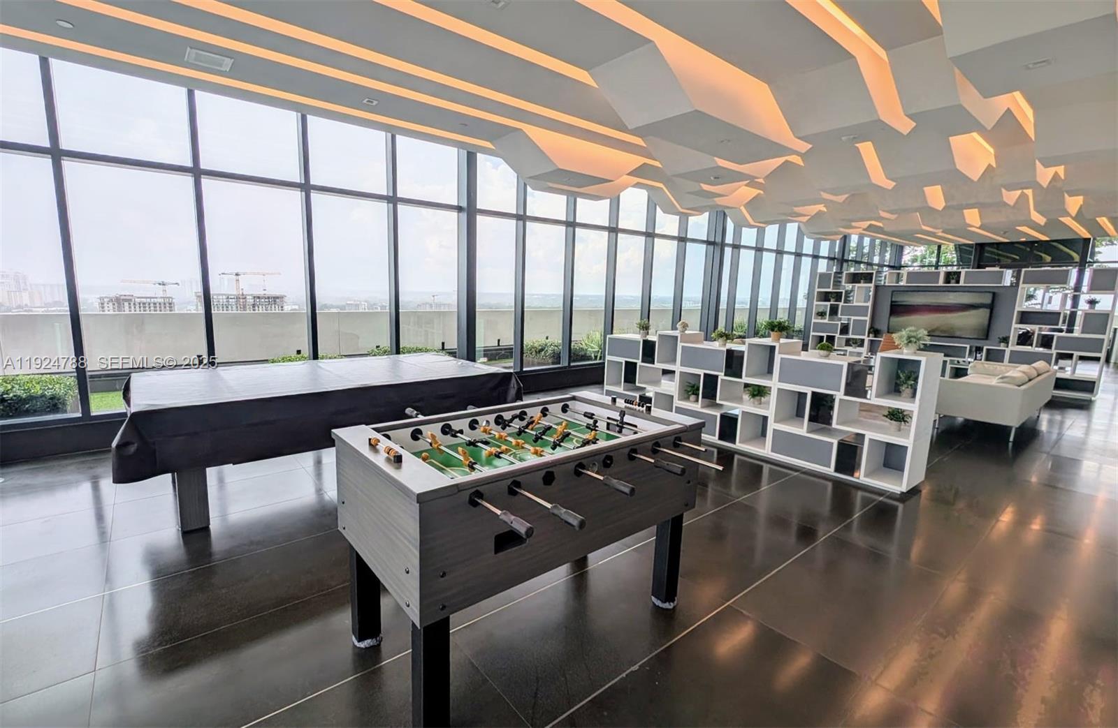 Подробнее 1002 / кв.футов $ 2025-12-03 0 Фото