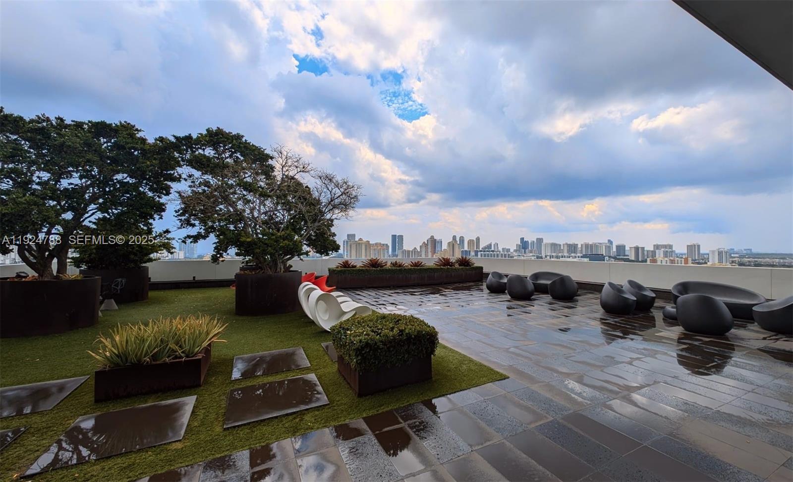 Подробнее 1002 / кв.футов $ 2025-12-03 0 Фото