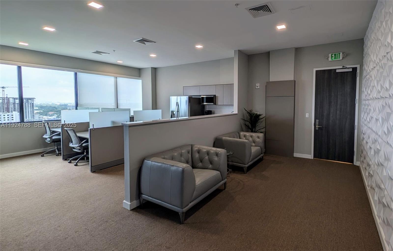 Подробнее 1002 / кв.футов $ 2025-12-03 0 Фото