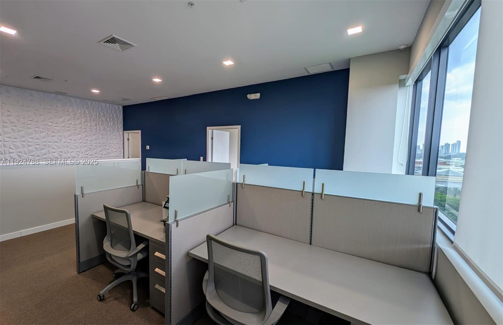 Подробнее 1002 / кв.футов $ 2025-12-03 0 Фото