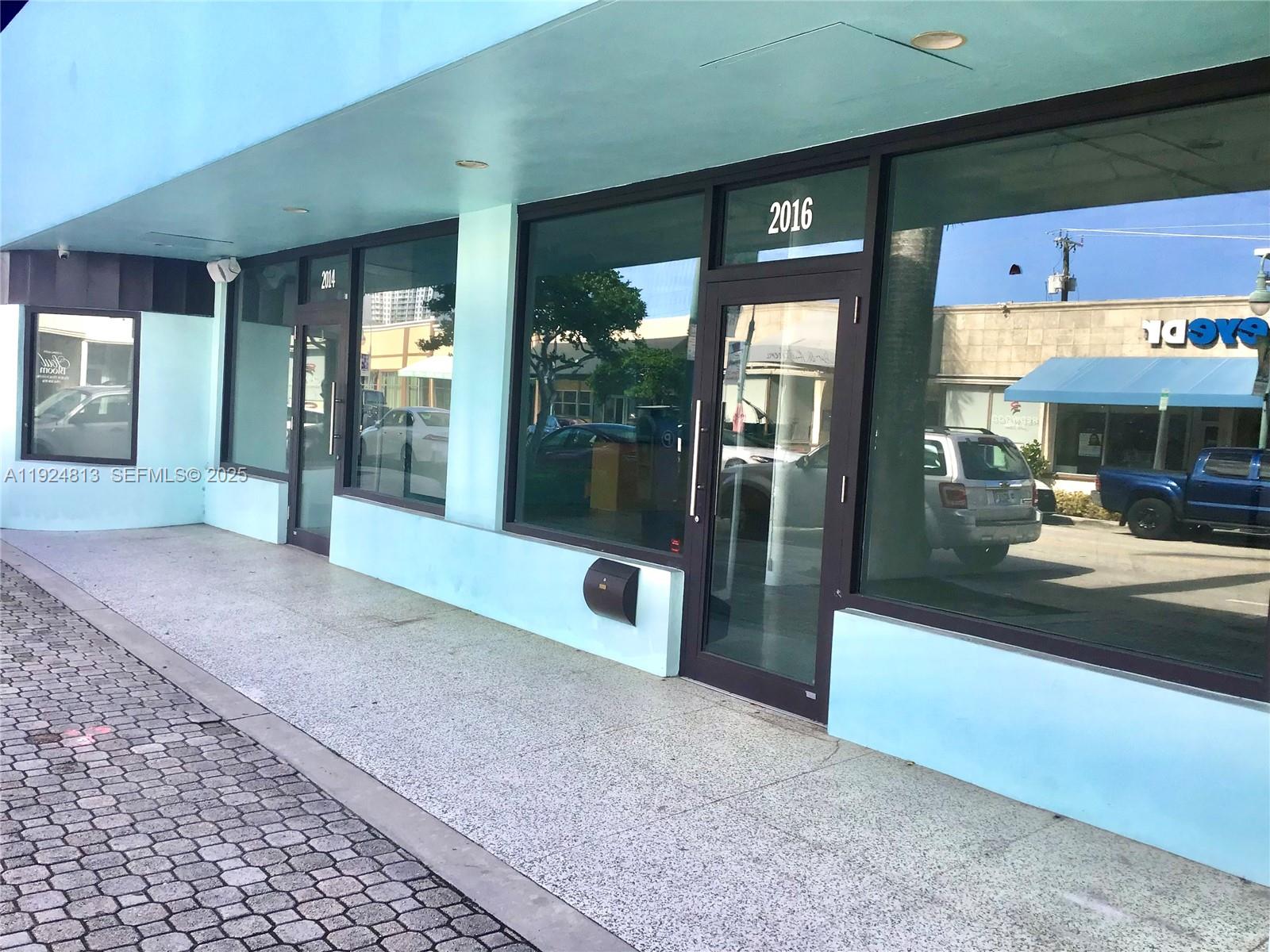   /   кв.футов $ 2025-12-03 0 Фото