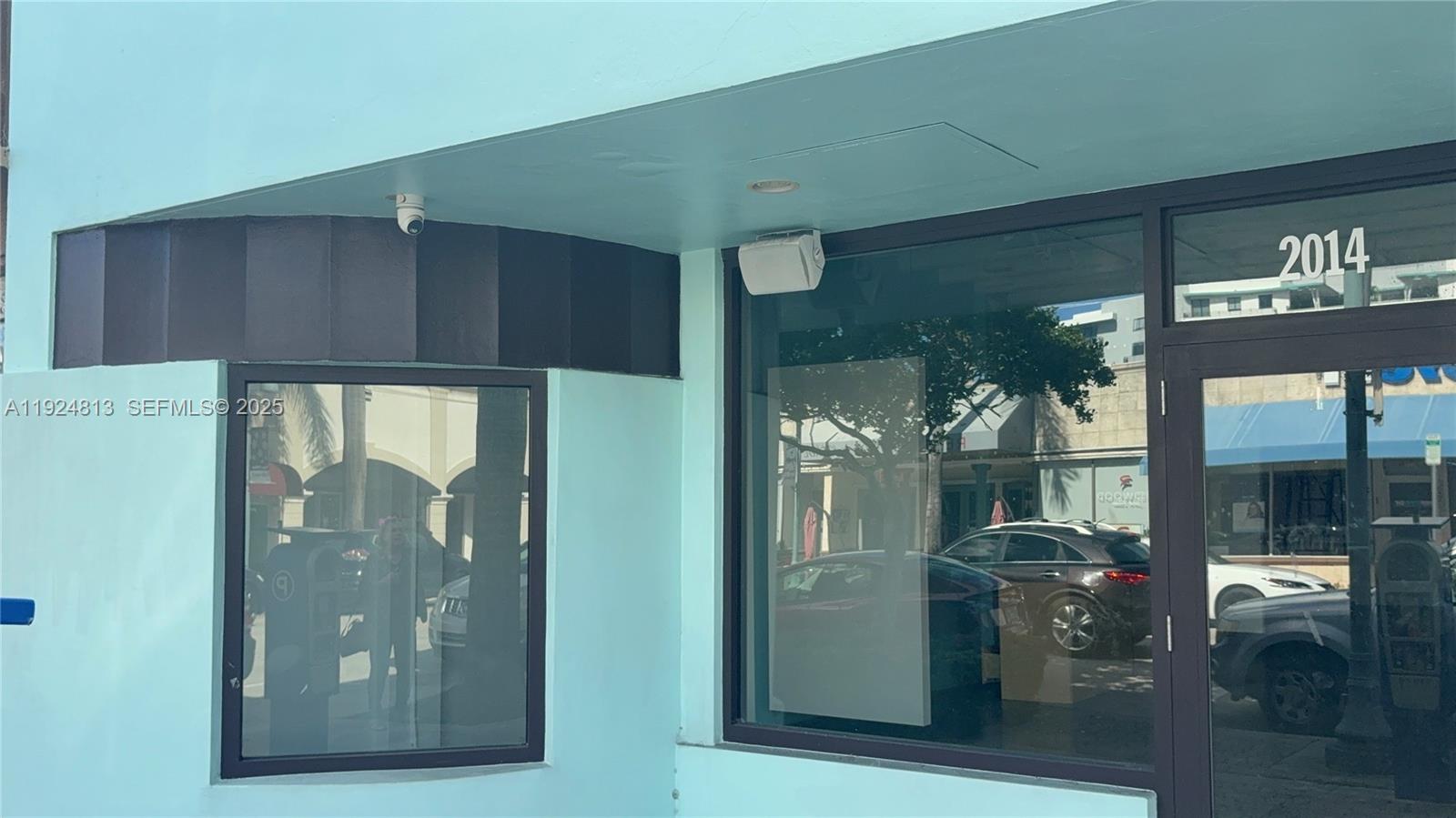   /   кв.футов $ 2025-12-03 0 Фото