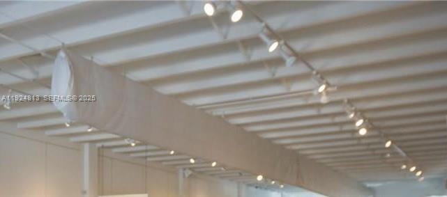   /   кв.футов $ 2025-12-03 0 Фото