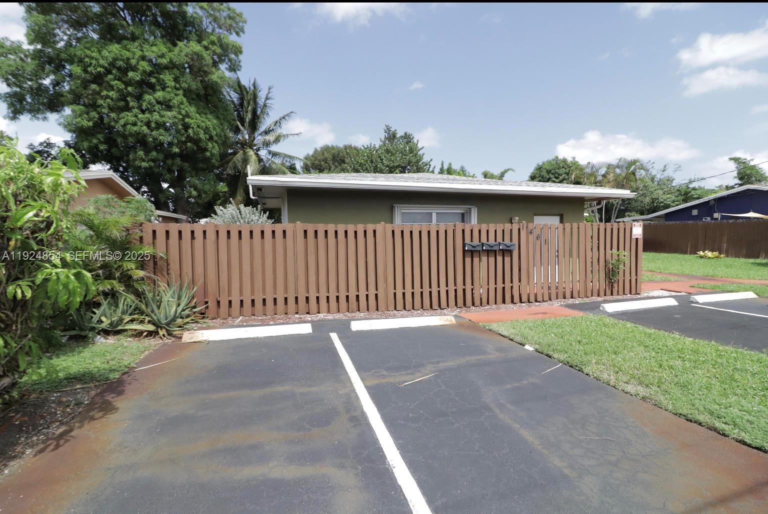 See details / 2114 sq. ft. $ 2025-12-03 0 Photo