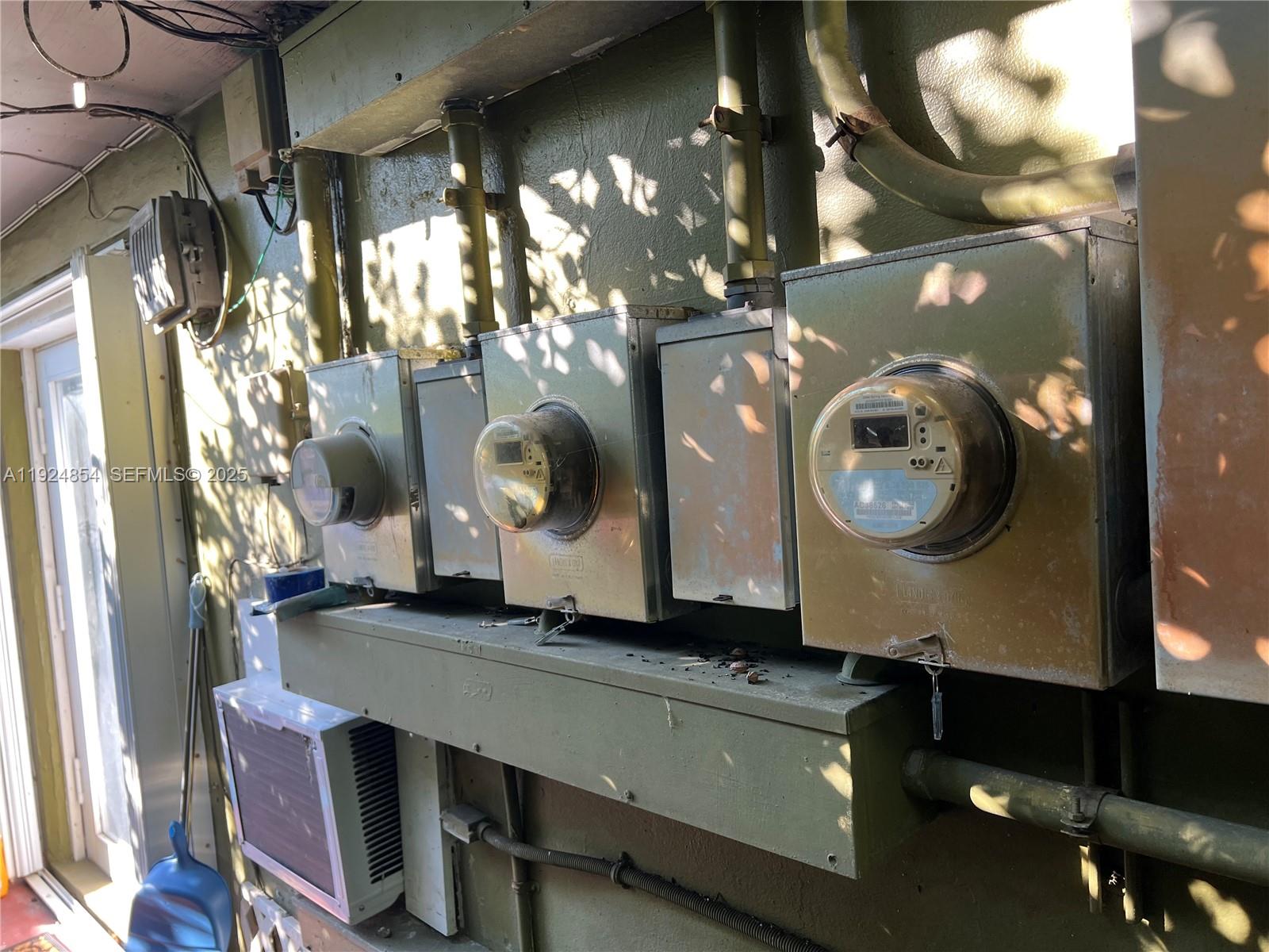 See details / 2114 sq. ft. $ 2025-12-03 0 Photo