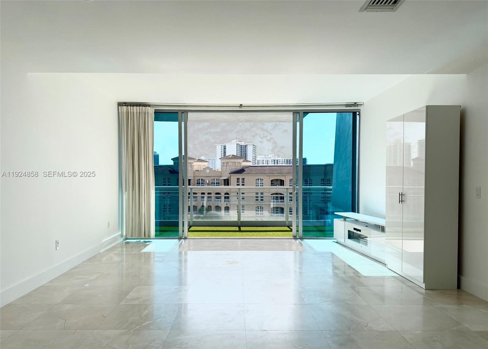 Photo of 2950 188th St  #525, Aventura, Florida, 33180 - 