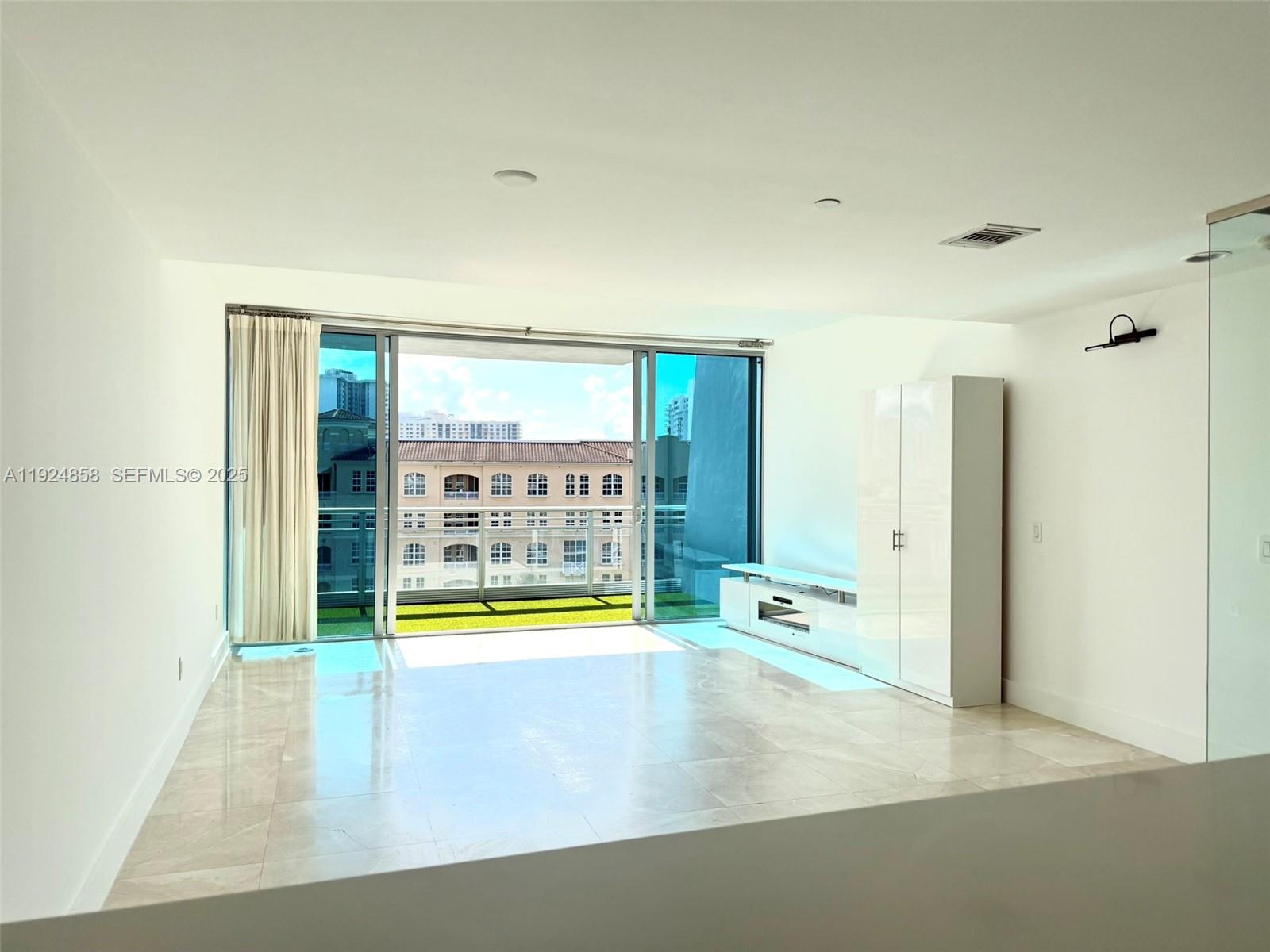 Photo of 2950 188th St  #525, Aventura, Florida, 33180 - 