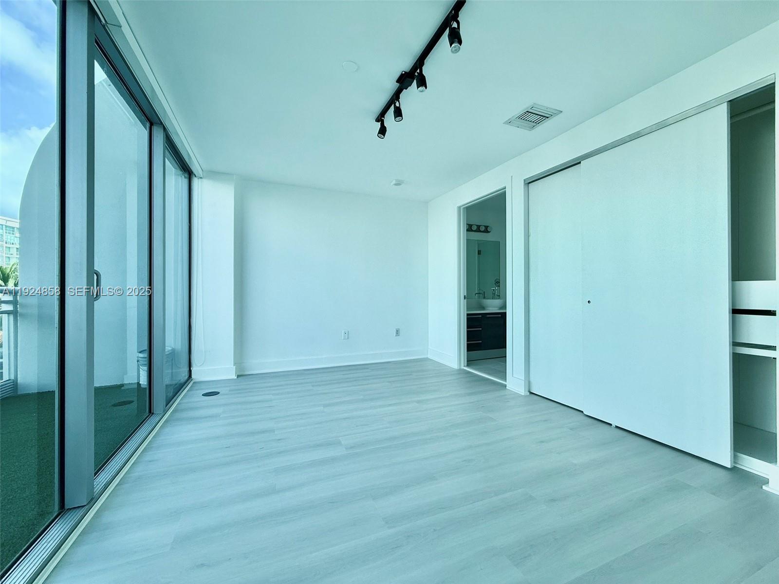 Photo of 2950 188th St  #525, Aventura, Florida, 33180 - 