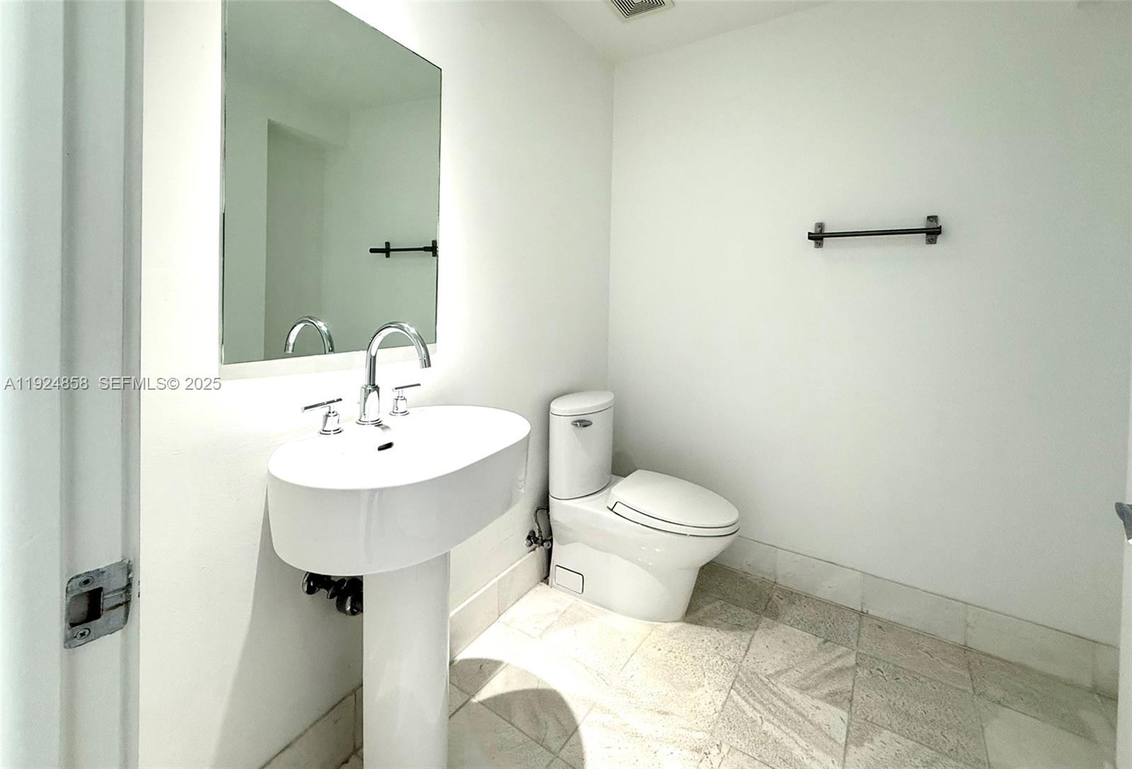 Photo of 2950 188th St  #525, Aventura, Florida, 33180 - 