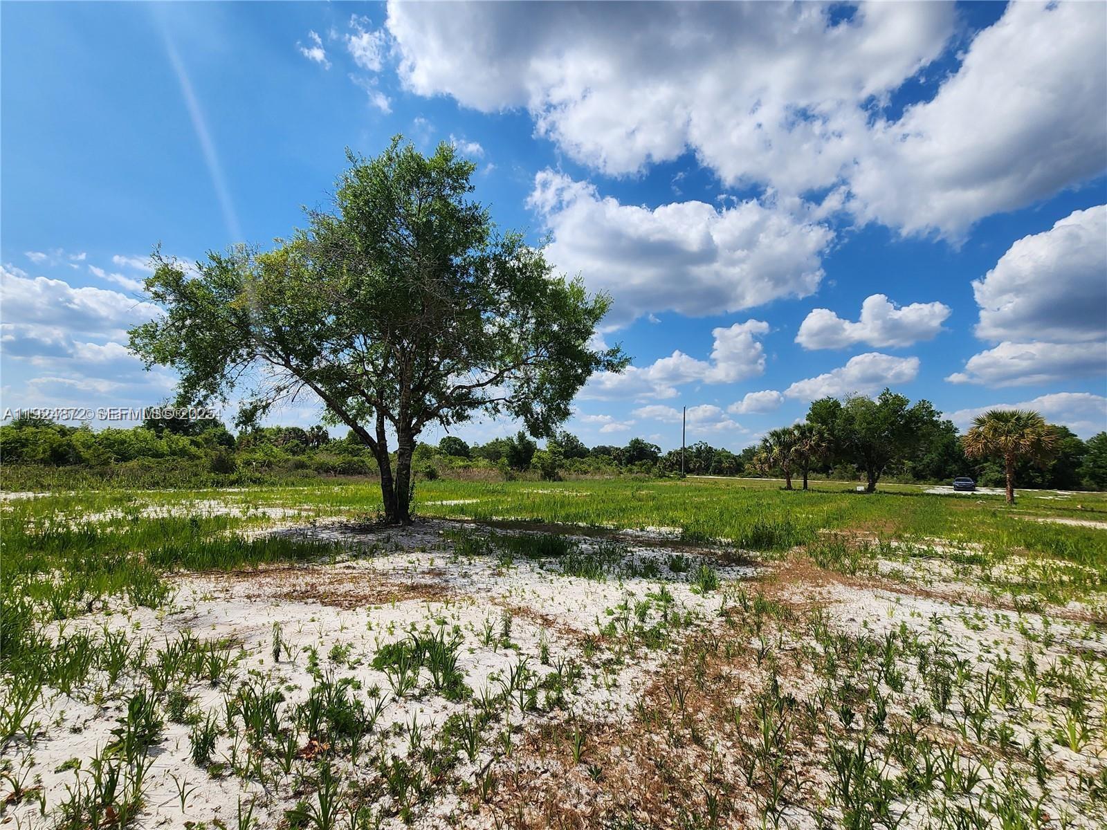   /   кв.футов $ 2025-12-03 0 Фото