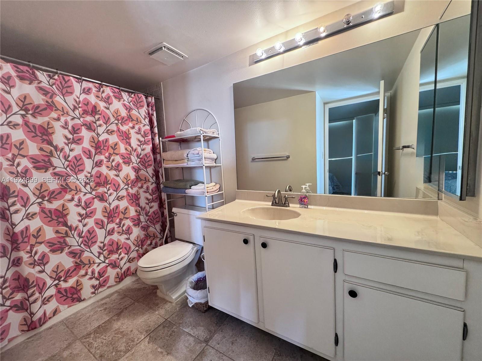 1906 2 / 2 1008 sq. ft. $ 2025-12-03 0 Photo