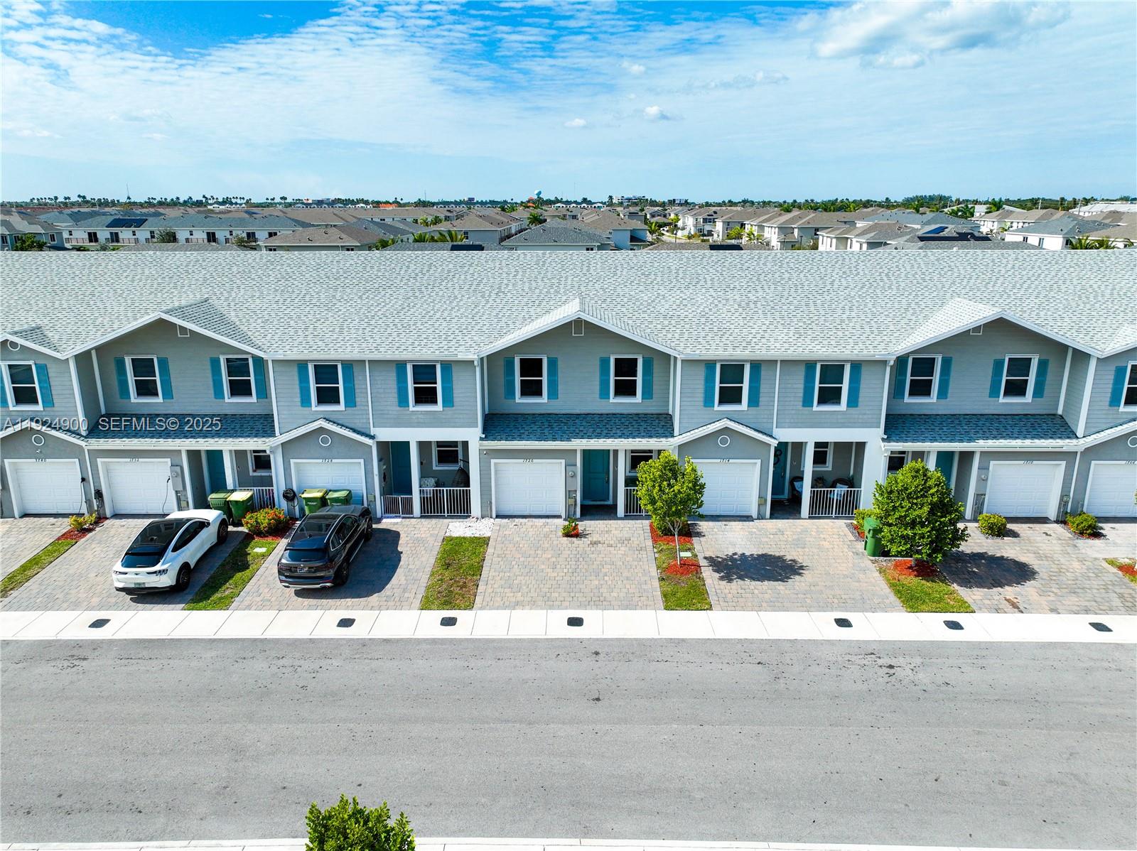 1720 3 / 3 1488 sq. ft. $ 2025-12-03 0 Photo