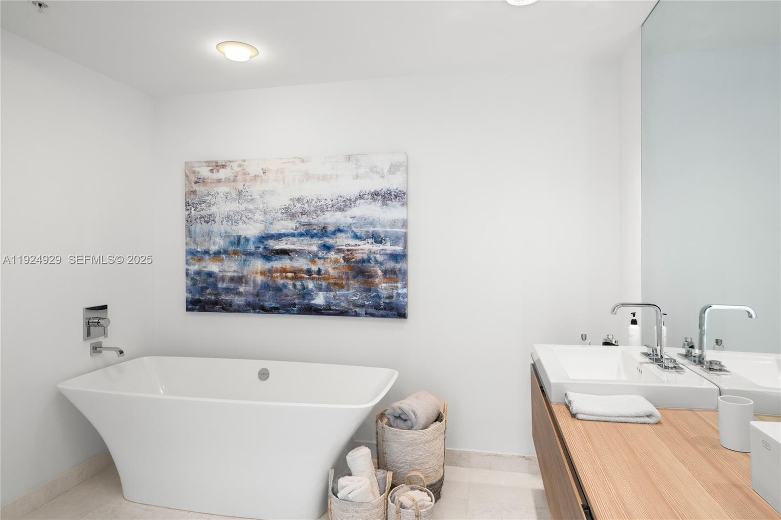 Photo of 17111 Biscayne Blvd  #2002, North Miami Beach, Florida, 33160 - 