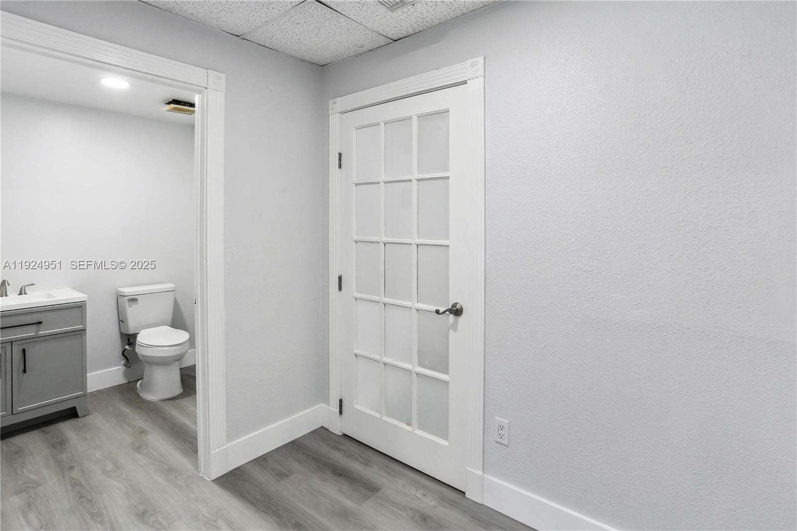 Ver detalles 3053 / sq. ft. $ 2025-12-04 0 foto