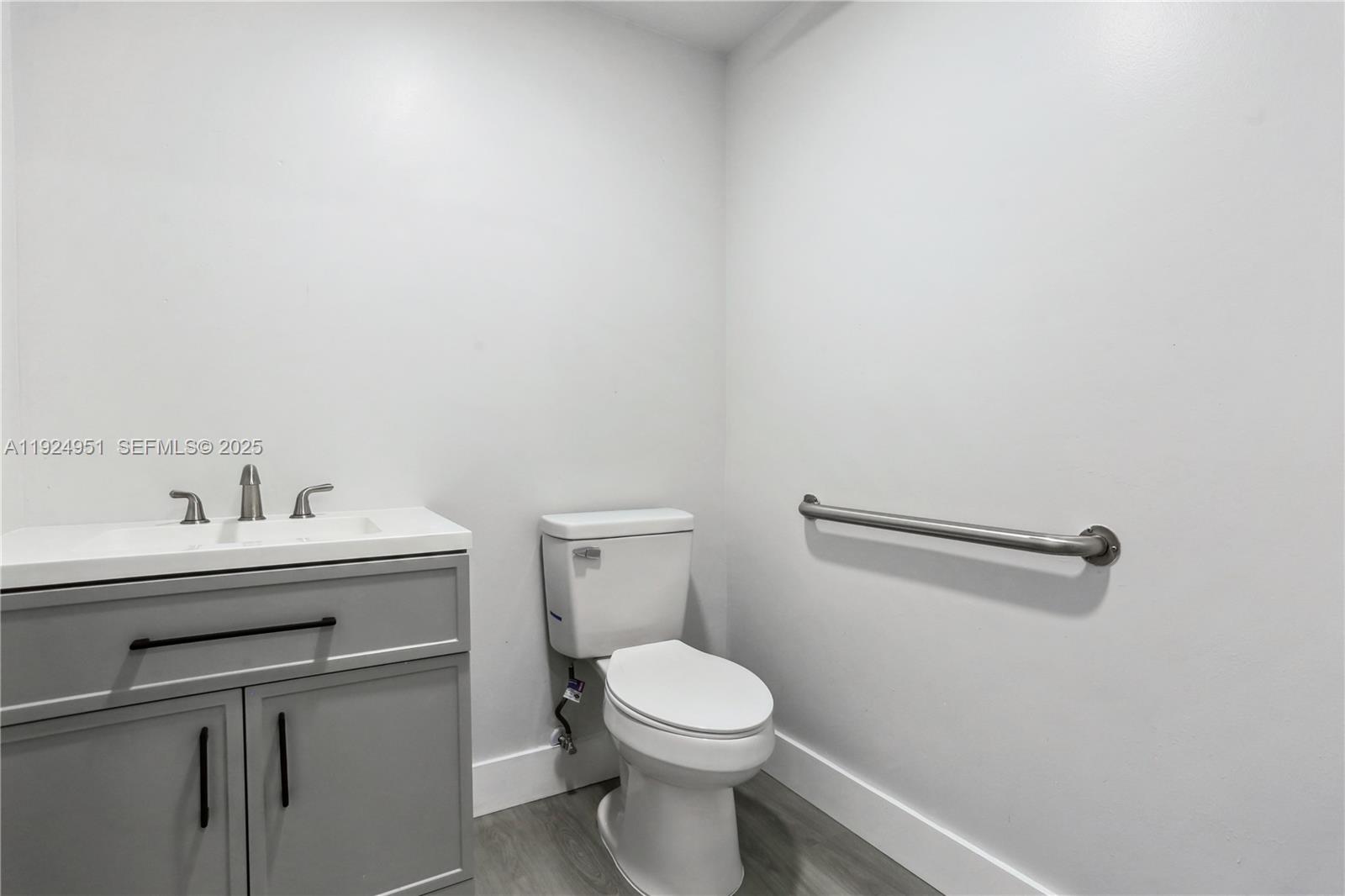 Ver detalles 3053 / sq. ft. $ 2025-12-04 0 foto