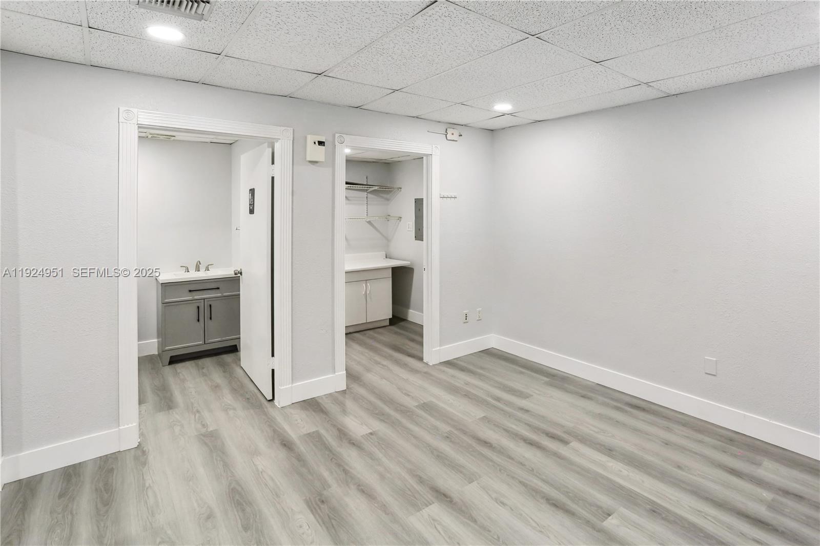 Ver detalles 3053 / sq. ft. $ 2025-12-04 0 foto