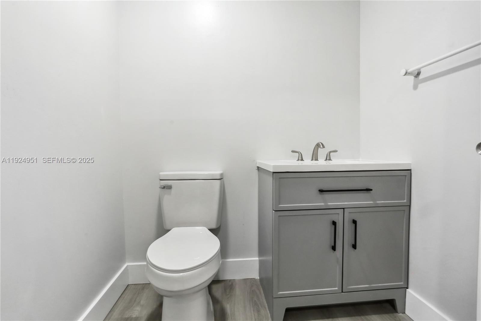 Ver detalles 3053 / sq. ft. $ 2025-12-04 0 foto