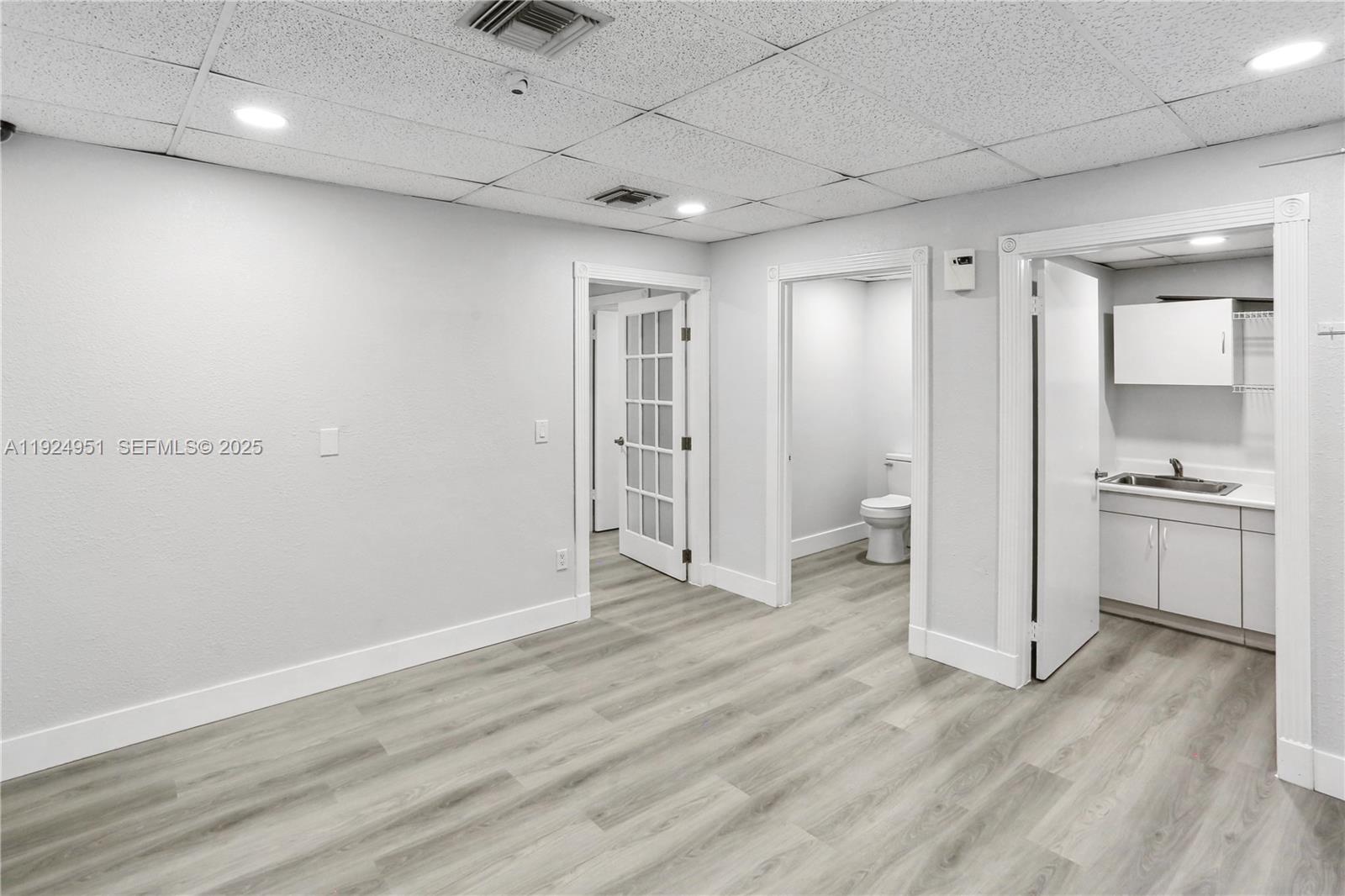 Ver detalles 3053 / sq. ft. $ 2025-12-04 0 foto