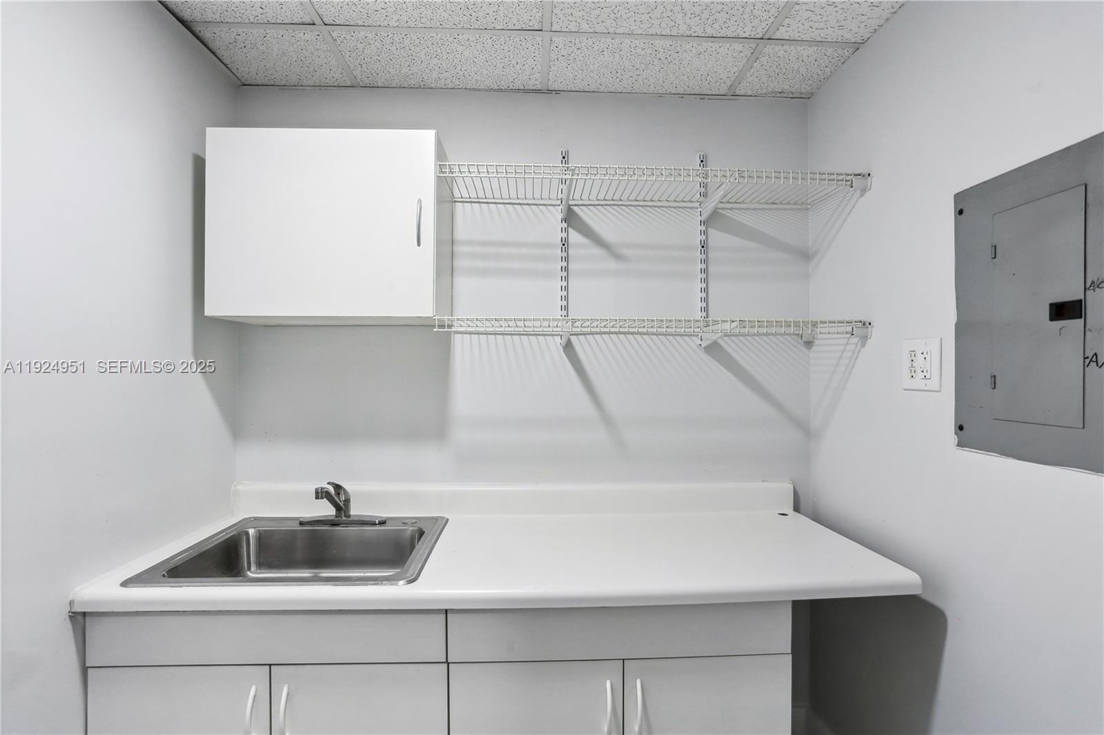 Ver detalles 3053 / sq. ft. $ 2025-12-04 0 foto