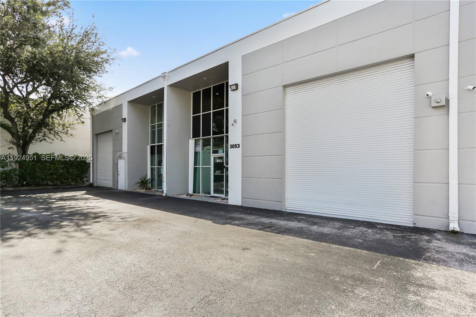 Ver detalles 3053 / sq. ft. $ 2025-12-04 0 foto