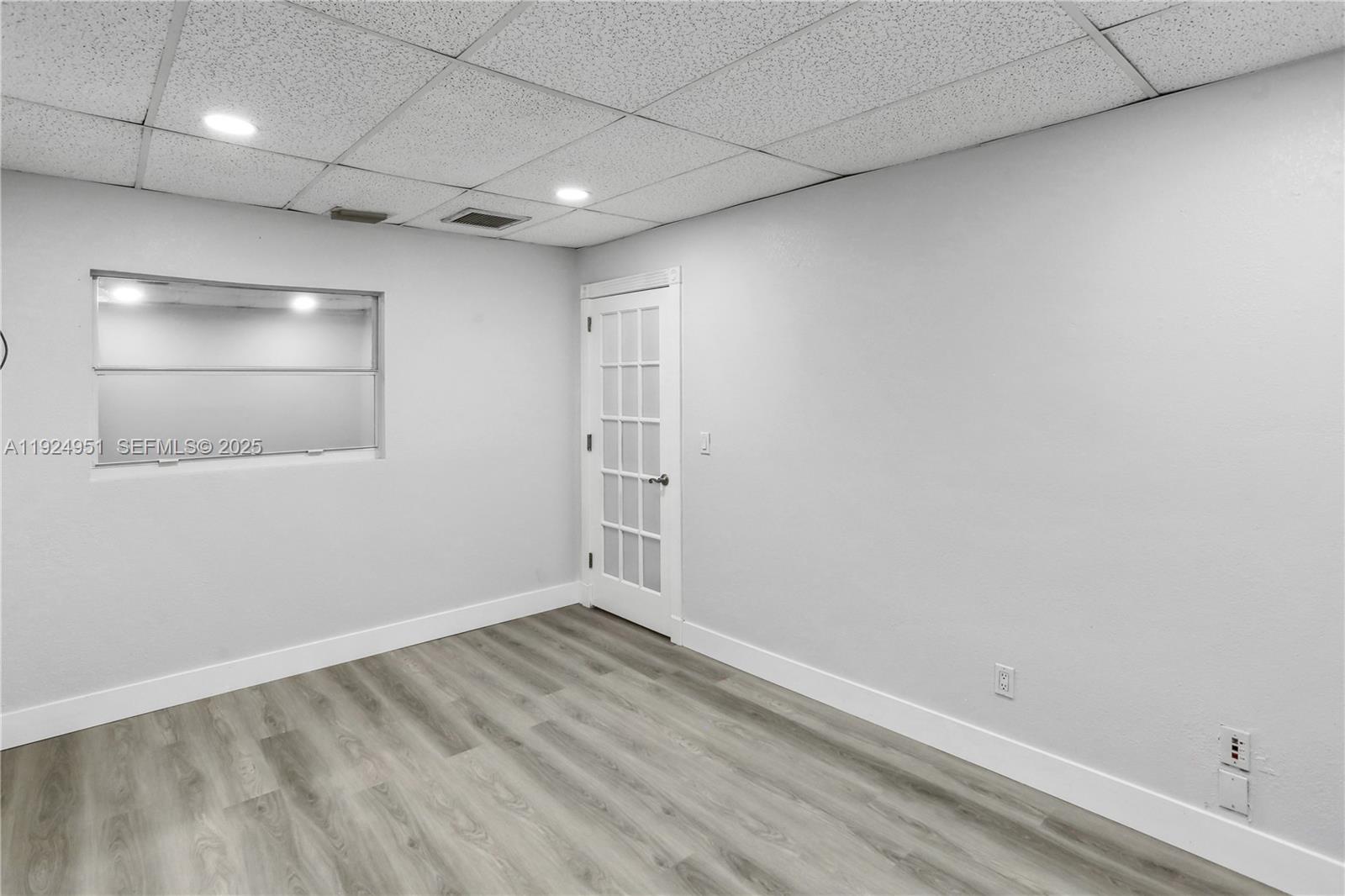 Ver detalles 3053 / sq. ft. $ 2025-12-04 0 foto