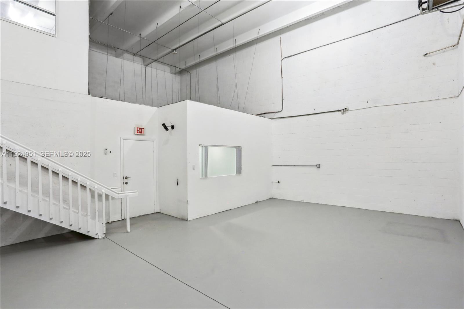 Ver detalles 3053 / sq. ft. $ 2025-12-04 0 foto