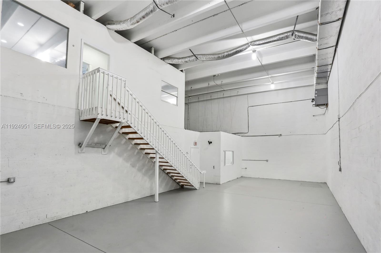 Ver detalles 3053 / sq. ft. $ 2025-12-04 0 foto