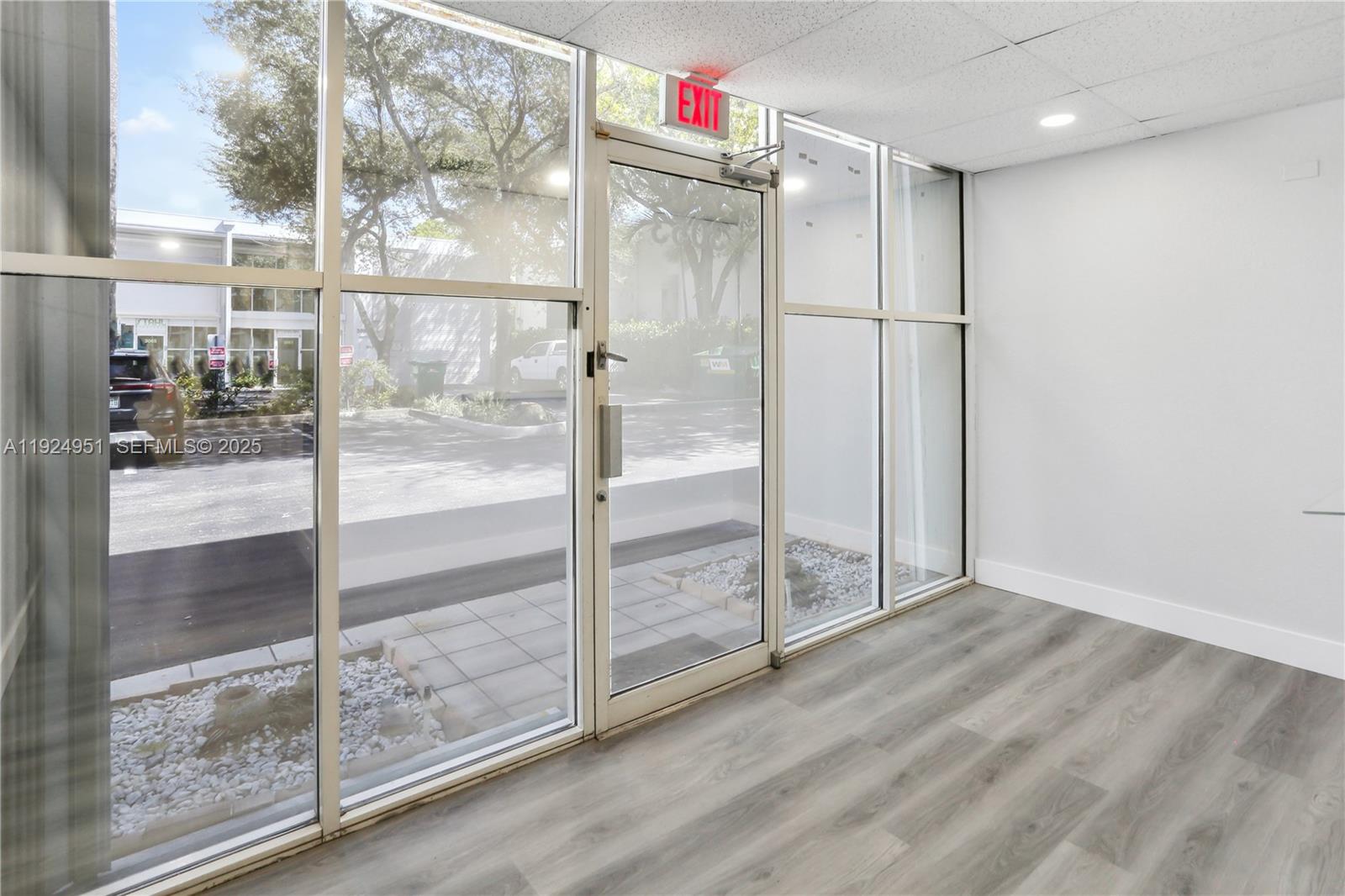 Ver detalles 3053 / sq. ft. $ 2025-12-04 0 foto