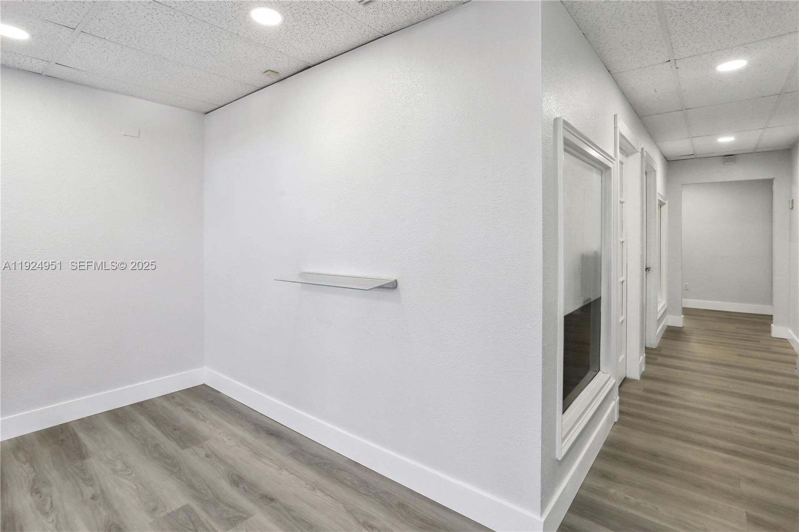 Ver detalles 3053 / sq. ft. $ 2025-12-04 0 foto