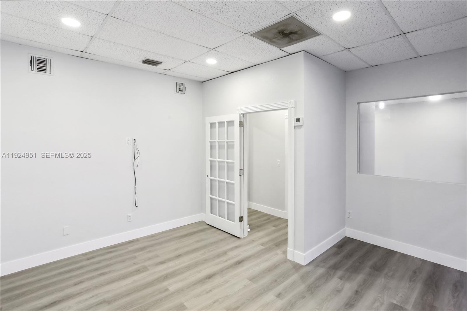 Ver detalles 3053 / sq. ft. $ 2025-12-04 0 foto