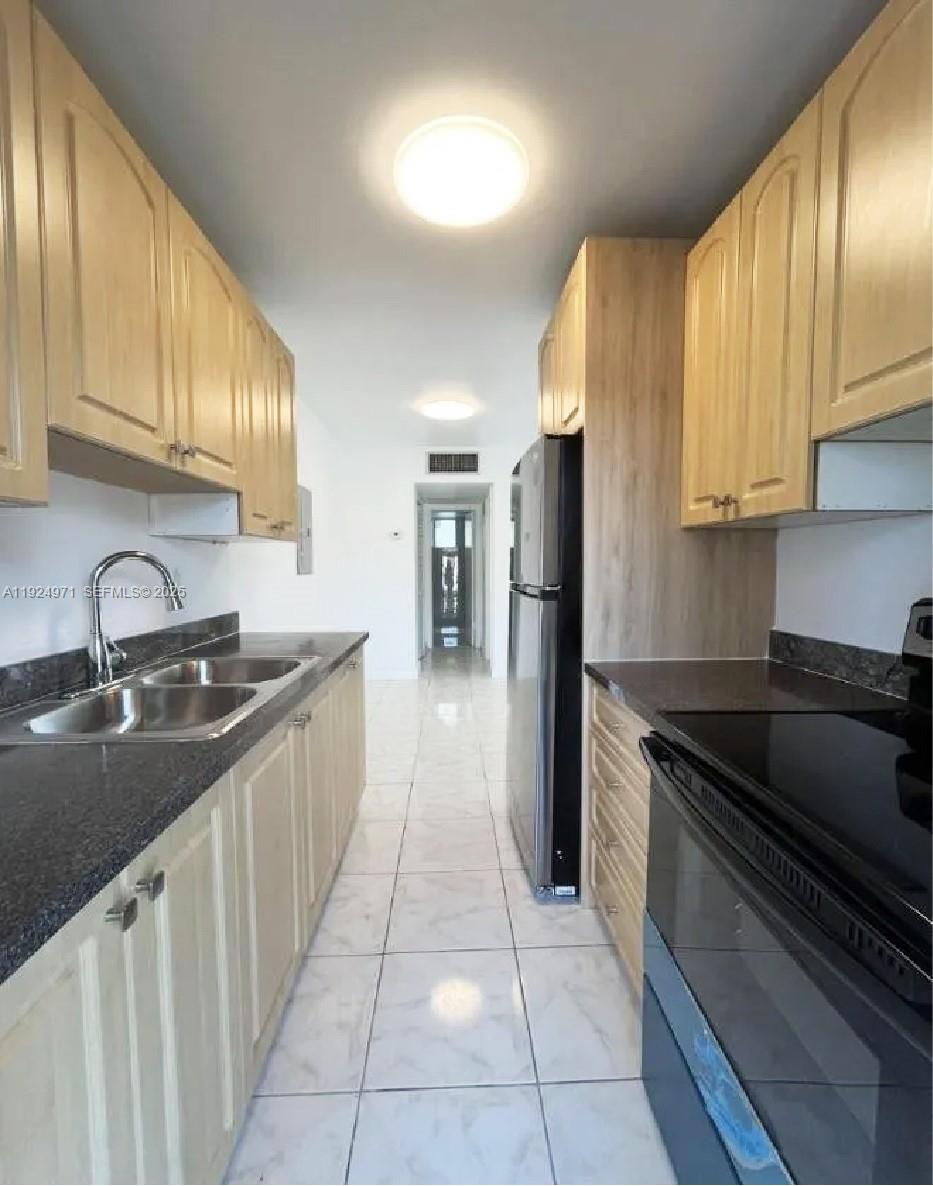   /   sq. ft. $ 2025-12-04 0 foto