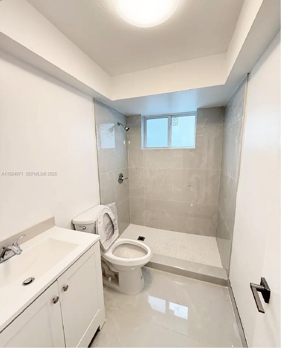   /   sq. ft. $ 2025-12-04 0 foto