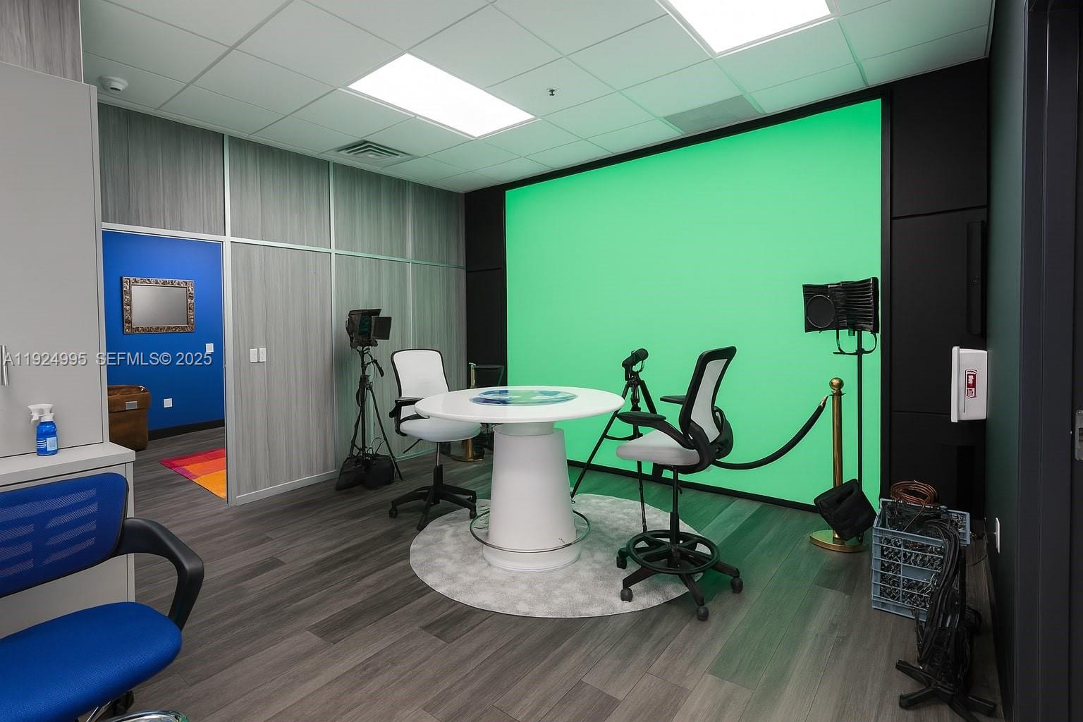 Подробнее 209 / кв.футов $ 2025-12-04 0 Фото