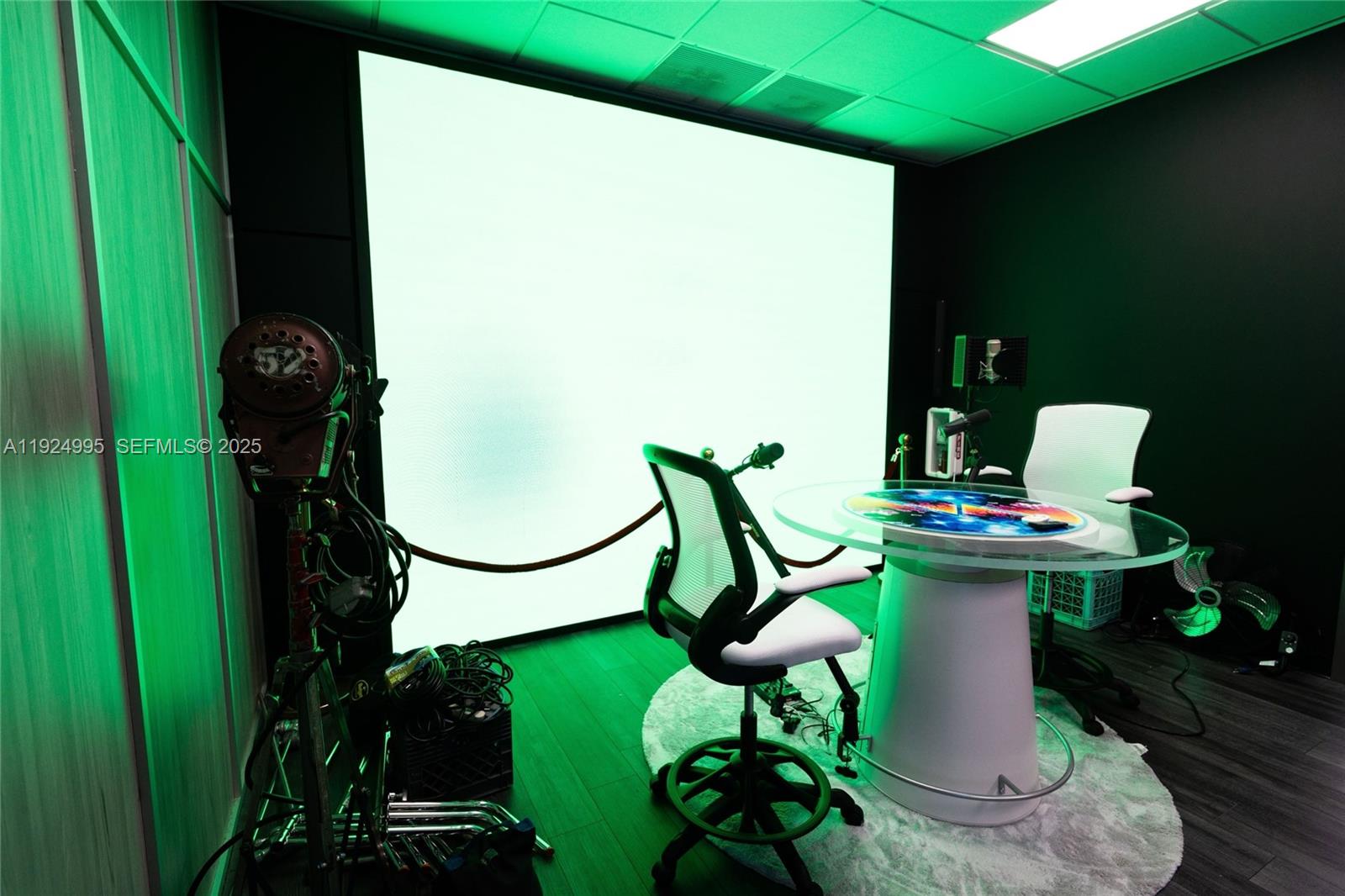 Подробнее 209 / кв.футов $ 2025-12-04 0 Фото