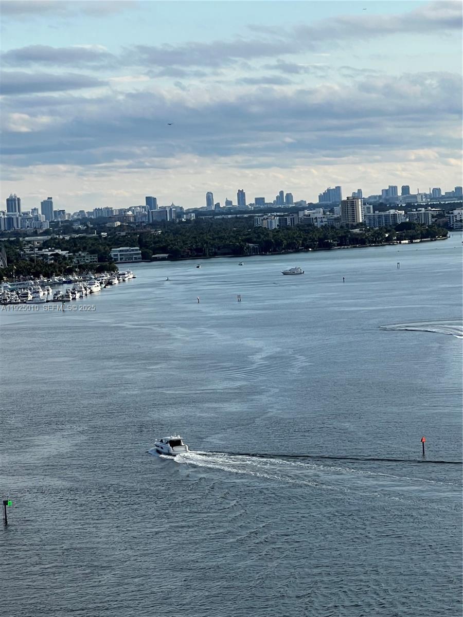 2114 1 / 2 762 sq. ft. $ 2025-12-04 0 Photo