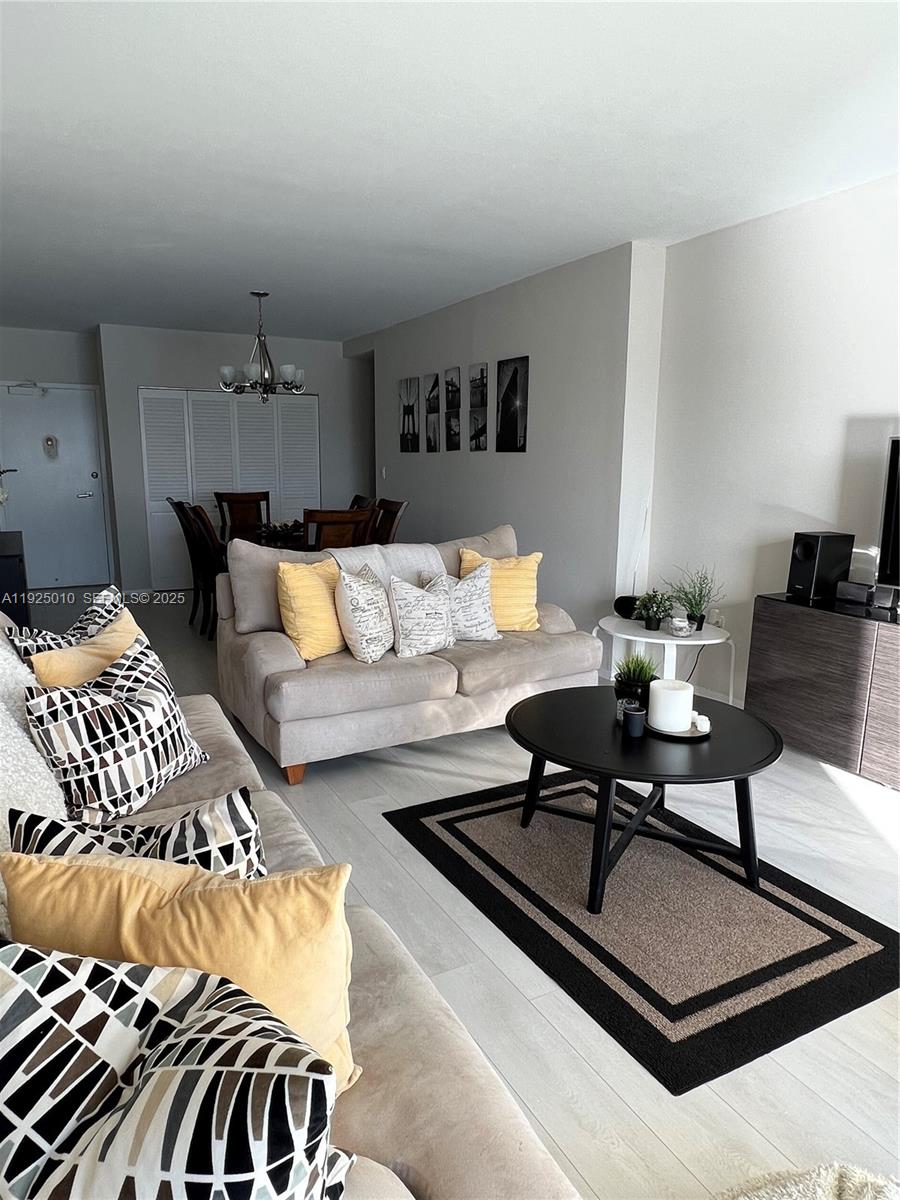 2114 1 / 2 762 sq. ft. $ 2025-12-04 0 Photo