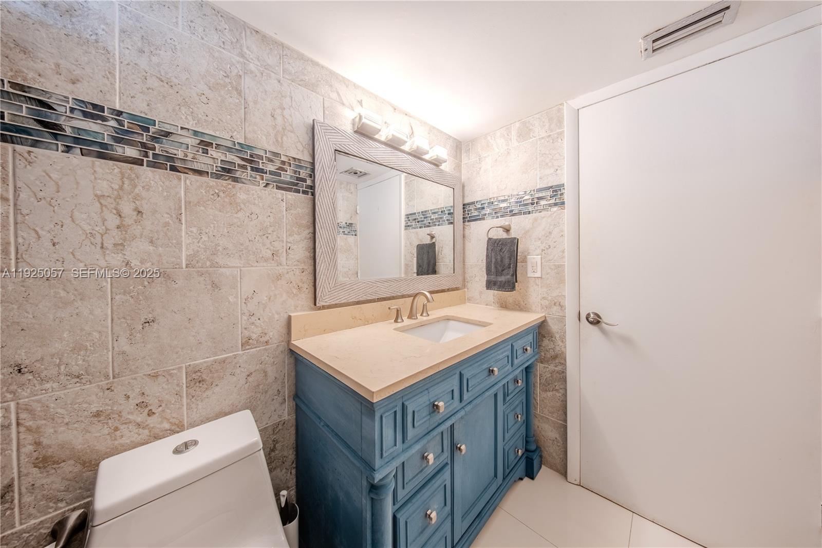 See details 410-1 2 / 2 1315 sq. ft. $ 2025-12-04 0 Photo