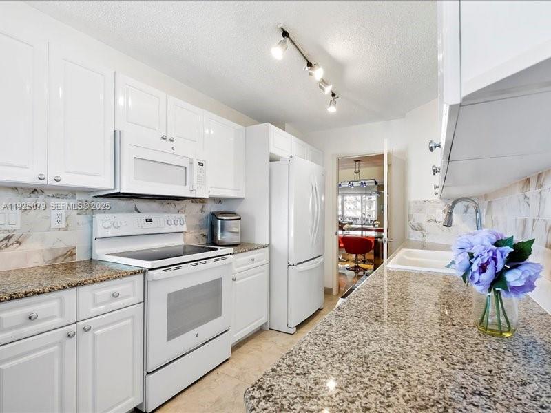 Photo of 16711 Collins Ave  #1604, Sunny Isles Beach, Florida, 33160 - Kitchen